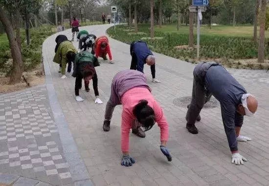 小场地有氧运动_地面有氧运动_有氧运动没有场地运动