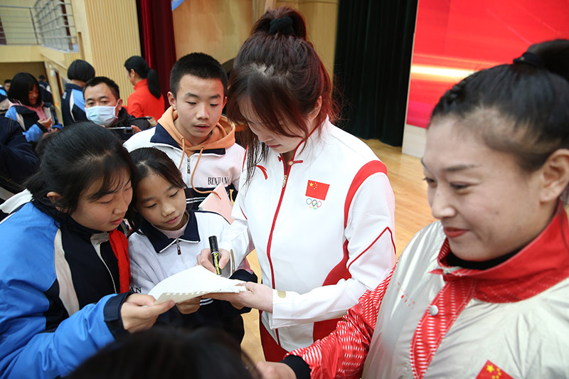 湖南湘西女子举重冠军是谁_湘西举重运动员_湖南湘西举重奥运冠军