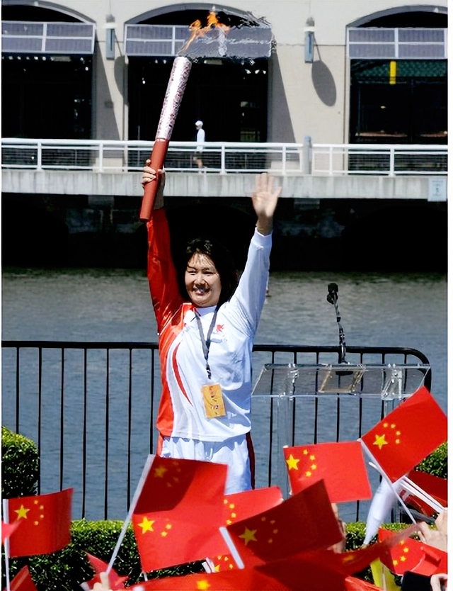 香港女游泳冠军_香港游泳选手_香港游泳冠军明星