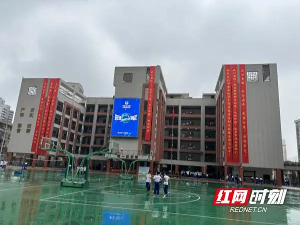 东方红中学篮球冠军_福永中学篮球区冠军_篮球亚洲杯冠军历届冠军